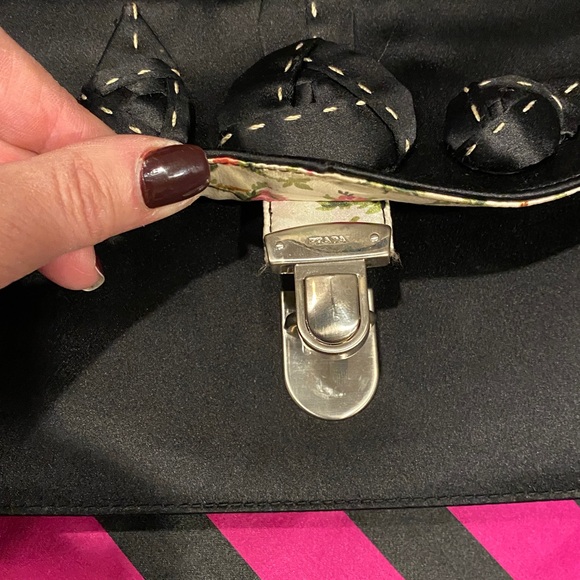 Prada Silk Black Medium Shoulder Bag With Logo Flower Lining Detachable Strap - Picture 5 of 16